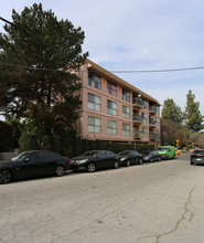 Valleyheart Drive Apartments in Studio City, CA - Building Photo - Building Photo