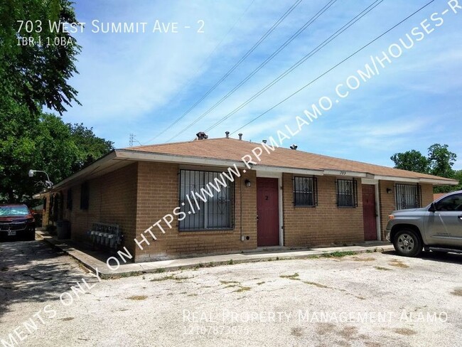 703 W Summit Ave., Unit 2 in San Antonio, TX - Building Photo - Building Photo