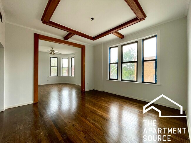 property at 2842 W Augusta Blvd