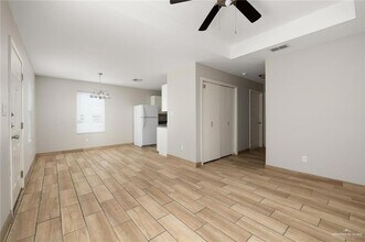9 S Missouri St in Alton, TX - Building Photo - Building Photo