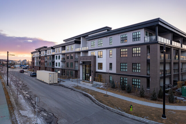 Esquire - Apartment Rentals in Calgary, AB - Building Photo - Building Photo