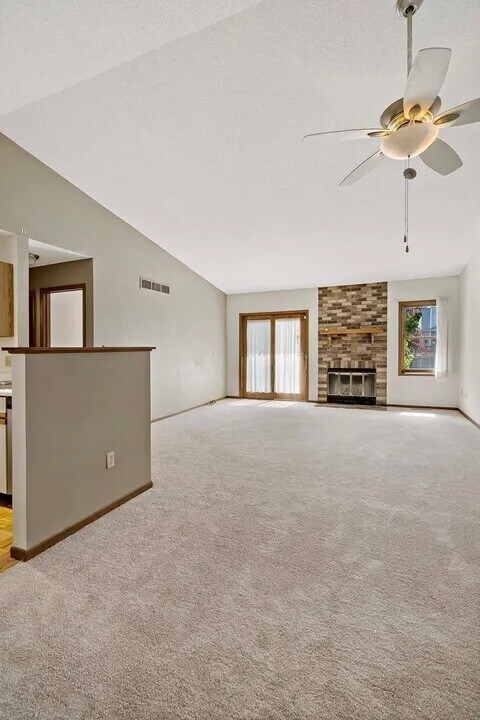 7259 Bren Ln in Eden Prairie, MN - Building Photo