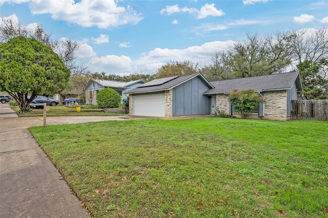 7403 Lunar Dr in Austin, TX - Foto de edificio - Building Photo