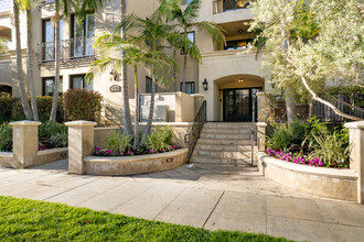 Residential Condominiums in Studio City, CA - Foto de edificio - Building Photo