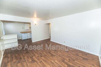 1932 Ethan Way in Sacramento, CA - Building Photo - Building Photo