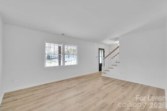 7404 Shadowlake Dr in Charlotte, NC - Building Photo - Building Photo