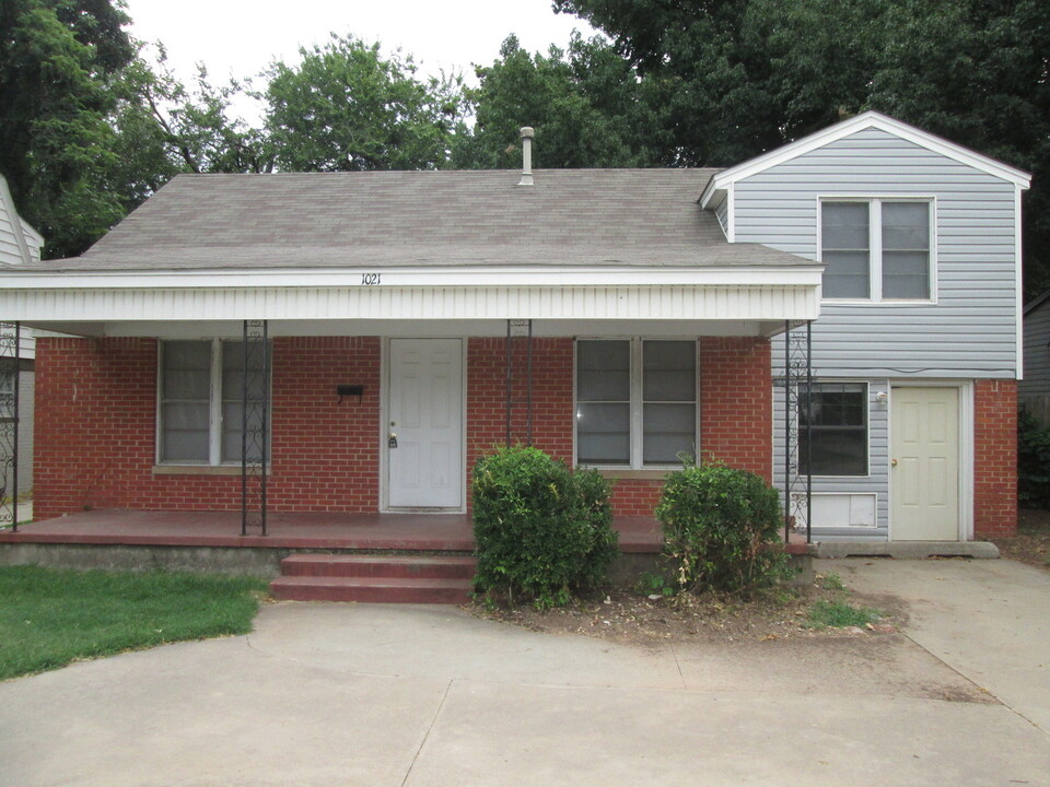 1021 College Ave in Norman, OK - Building Photo