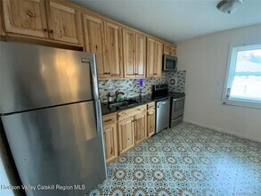 250 Beechwood Ave in Poughkeepsie, NY - Building Photo - Building Photo