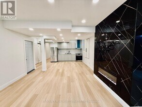 3186 Hines Dr in Oakville, ON - Building Photo - Building Photo