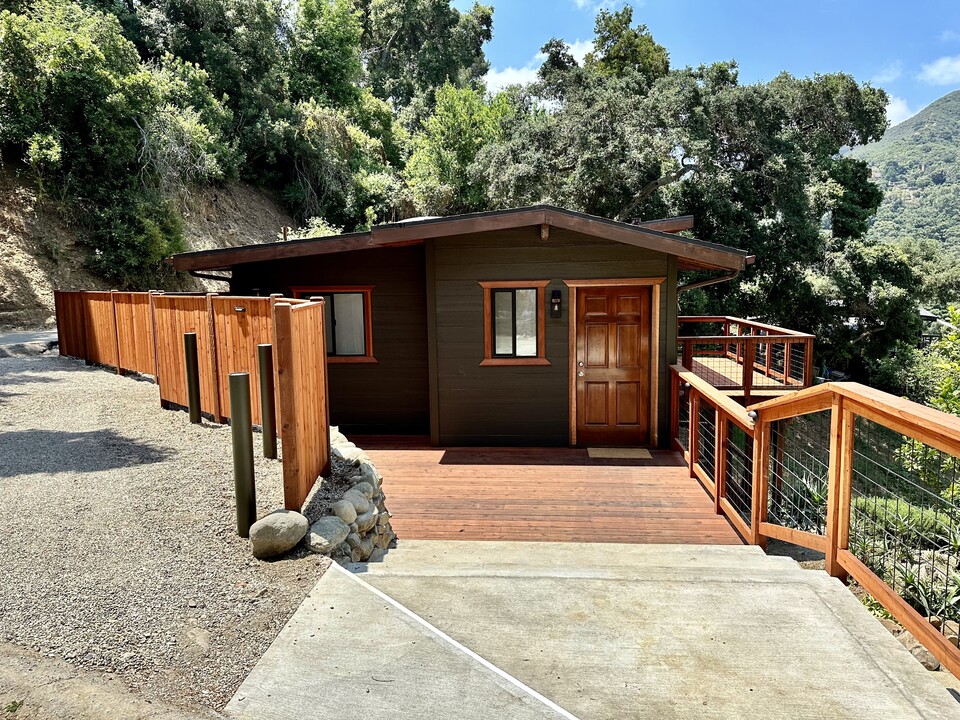 149 Muerdago Rd, Unit 1-2 in Topanga, CA - Building Photo