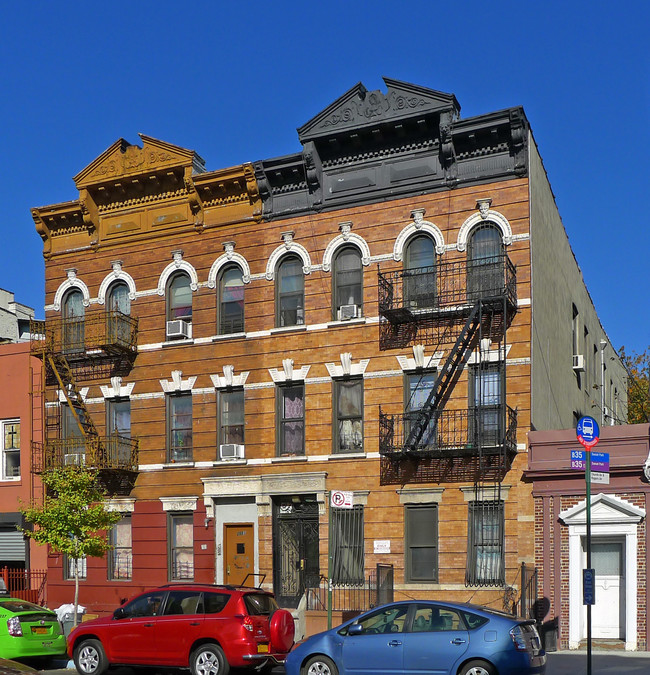 2555 Church Ave in Brooklyn, NY - Foto de edificio - Building Photo