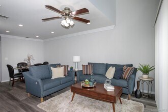 34 Pinnacle Dr in Port Jefferson, NY - Building Photo - Building Photo