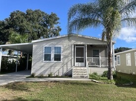 36126 Plum Ave in Grand Island, FL - Building Photo