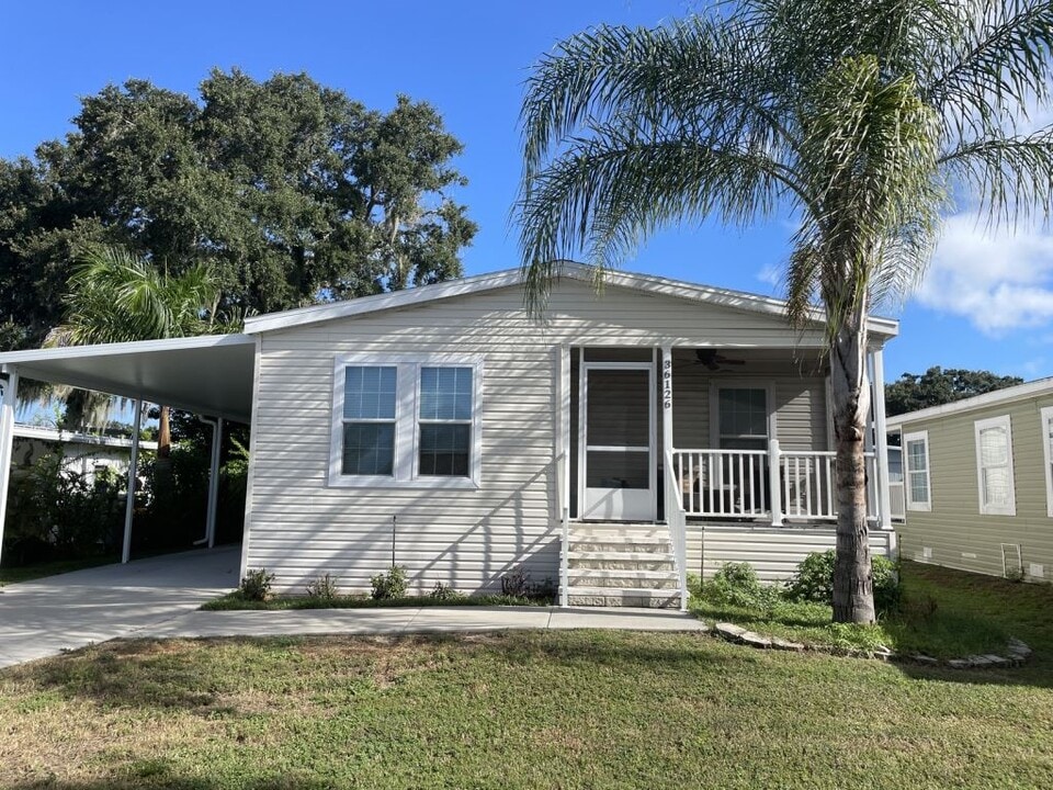 36126 Plum Ave in Grand Island, FL - Building Photo
