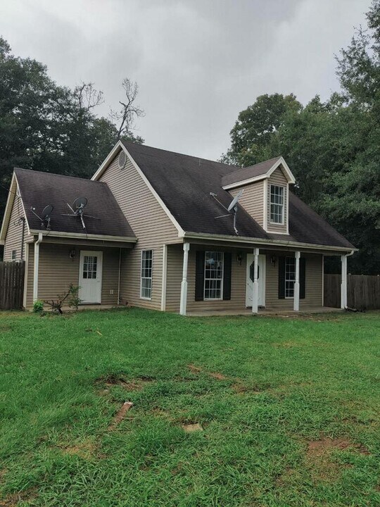 1013 Co Rd 306 in New Albany, MS - Building Photo