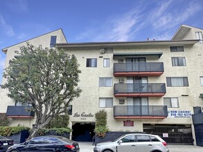 Las Casitas Apartments in North Hollywood, CA - Foto de edificio - Building Photo