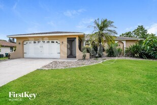 3721 SW 6th Ave in Cape Coral, FL - Building Photo
