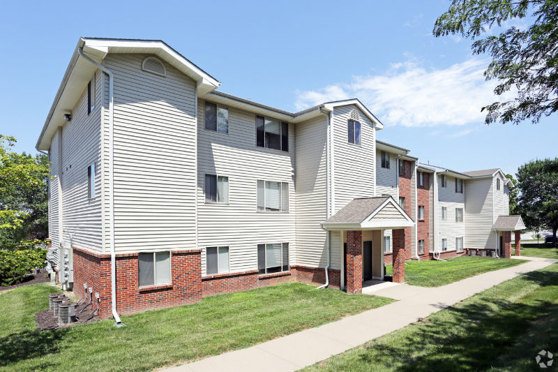 904 Kasper St in Bellevue, NE - Building Photo