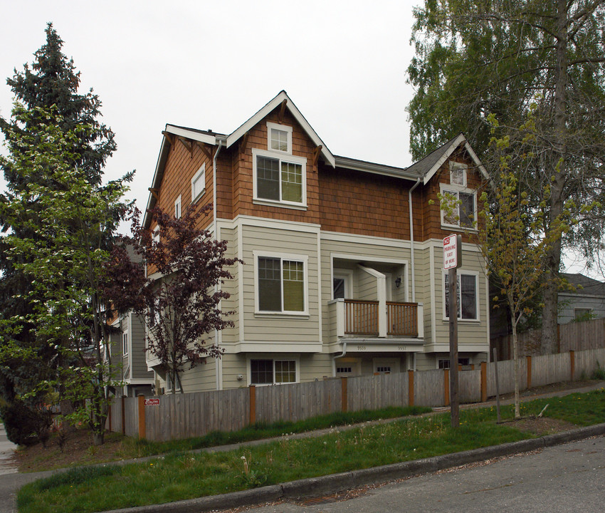 9557-9559 Interlake Ave in Seattle, WA - Foto de edificio