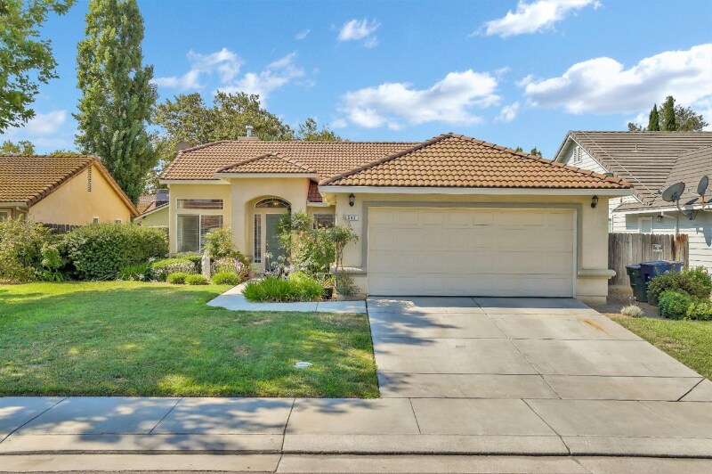 540 W Deerwood Ln in Tracy, CA - Building Photo