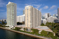 Isola in Miami, FL - Foto de edificio - Building Photo