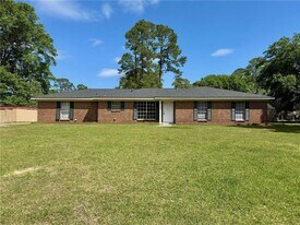 24 Bethel Forest Dr S in Saraland, AL - Building Photo