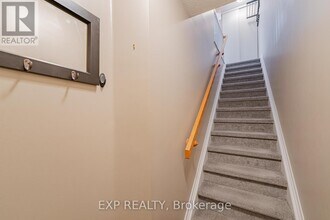 254 Cresthaven Dr in Ottawa, ON - Building Photo - Building Photo