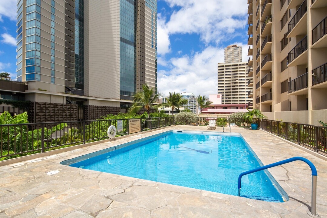 2140 Kuhio Ave. in Honolulu, HI - Foto de edificio