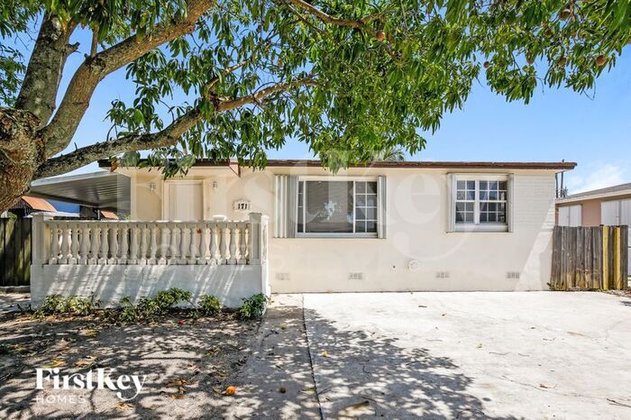 171 W 63rd St in Hialeah, FL - Building Photo