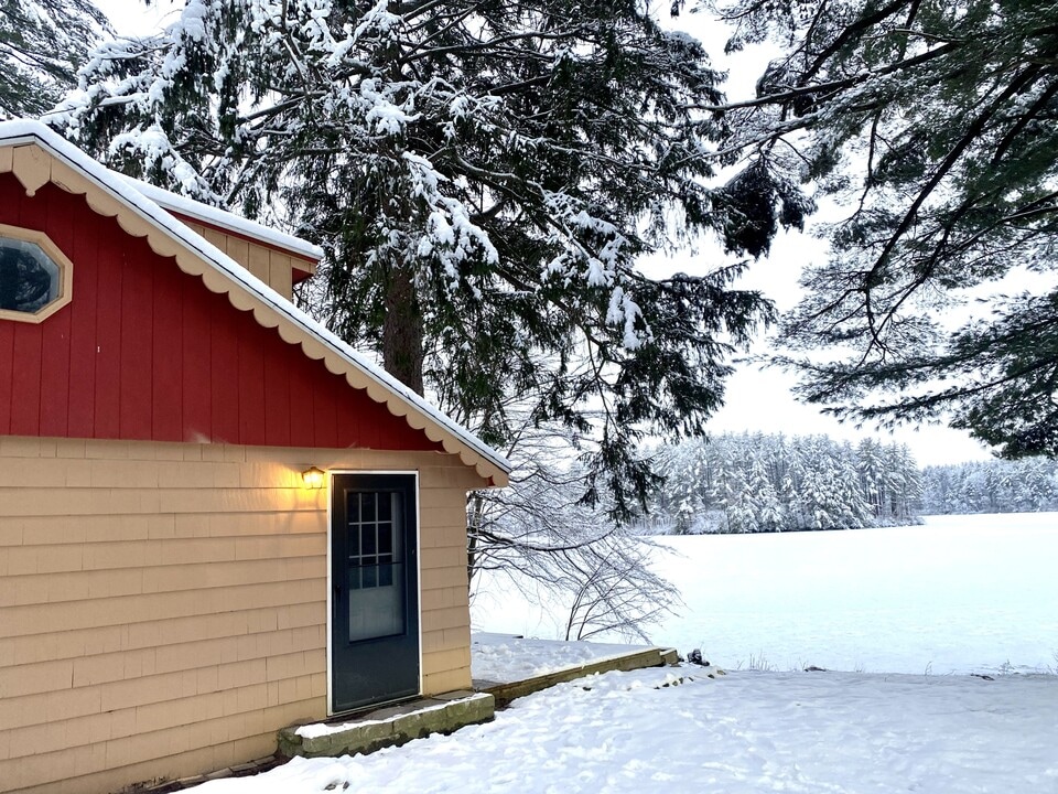2 Fox Ln in Auburn, NH - Building Photo