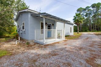 6662 E Bay Blvd in Gulf Breeze, FL - Building Photo - Building Photo