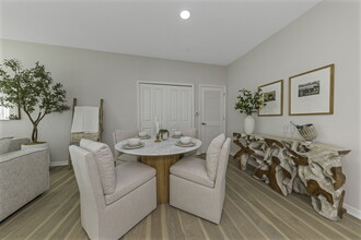 Everest Largo Apartments in Largo, FL - Foto de edificio - Building Photo
