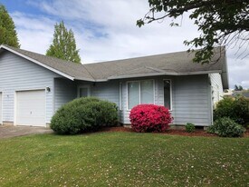 2814-2820 NE Evans St in McMinnville, OR - Building Photo