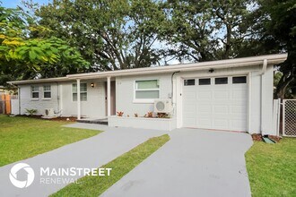 214 Poinciana Cir in Kissimmee, FL - Building Photo - Building Photo