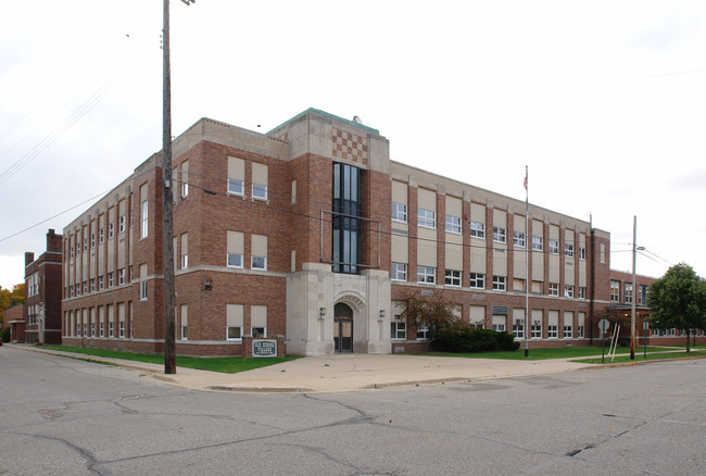 Old School Village Apartments in Charlotte, MI - Building Photo - Building Photo