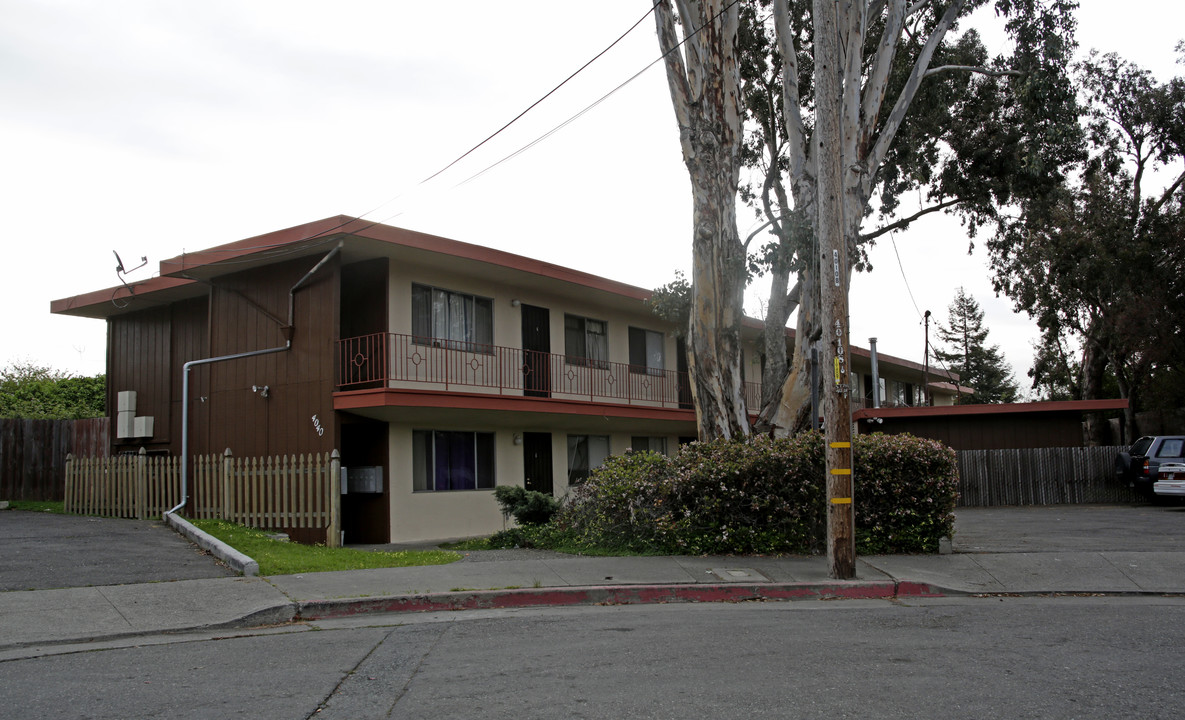 4040 Quigley St in Oakland, CA - Foto de edificio