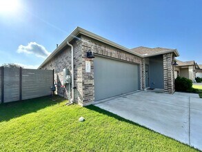 137 Blue Blaze Trl in Georgetown, TX - Building Photo - Building Photo