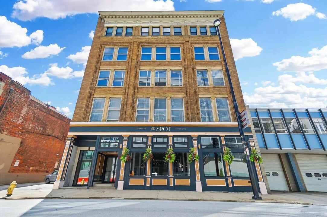 335 W 5th St in Cincinnati, OH - Building Photo