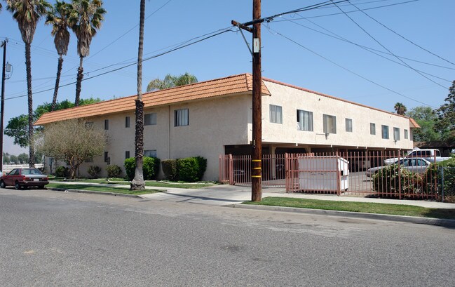 Devonshire Apartments in Hemet, CA - Building Photo - Building Photo