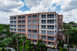 Harbor Place in Ft. Myers, FL - Building Photo - Building Photo