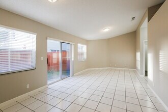 4792 NW 5th Pl in Coconut Creek, FL - Foto de edificio - Building Photo