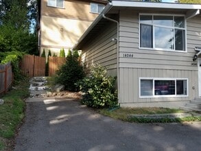14244 SE Allen Rd, Unit upper in Bellevue, WA - Building Photo - Building Photo