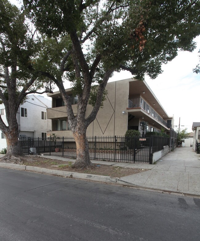 1189 N Alexandria Ave in Los Angeles, CA - Building Photo - Building Photo