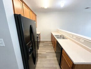 10830 Mathom Landing in Universal City, TX - Building Photo - Building Photo