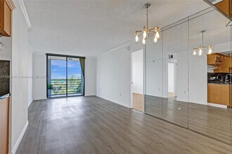 1100 St Charles Pl in Pembroke Pines, FL - Building Photo - Building Photo