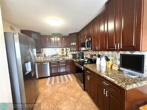 4725 Lucerne Lakes Blvd in Greenacres, FL - Building Photo - Building Photo