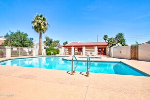 633 W Southern Ave in Tempe, AZ - Building Photo