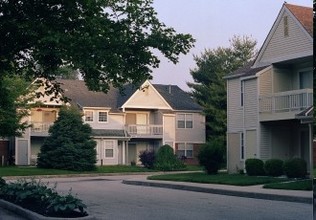 Water's Edge Apartments in Philadelphia, PA - Building Photo - Building Photo