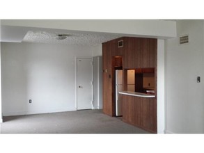 Castleton Apartment Complex in New Castle, PA - Building Photo - Interior Photo