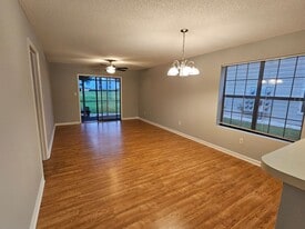 1095 Plantation Dr W in Little River, SC - Building Photo